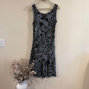 Ojai International Sleeveless Dress | Black & Gray Leaf Print | Size S